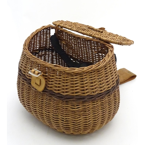 338 - Fishing : A freshwater Fly fisherman's leather and wicker fishing creel with shoulder strap and sing... 