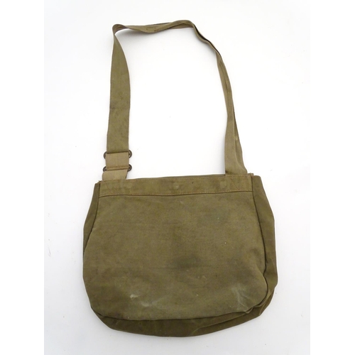 350 - Fishing : a vintage Green canvas like and leather fishing bag with removable liner , shoulder strap ... 