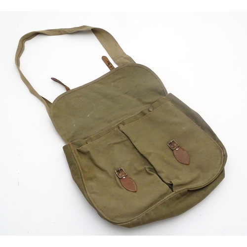 350 - Fishing : a vintage Green canvas like and leather fishing bag with removable liner , shoulder strap ... 