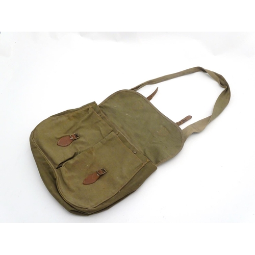 350 - Fishing : a vintage Green canvas like and leather fishing bag with removable liner , shoulder strap ... 