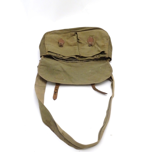 350 - Fishing : a vintage Green canvas like and leather fishing bag with removable liner , shoulder strap ... 