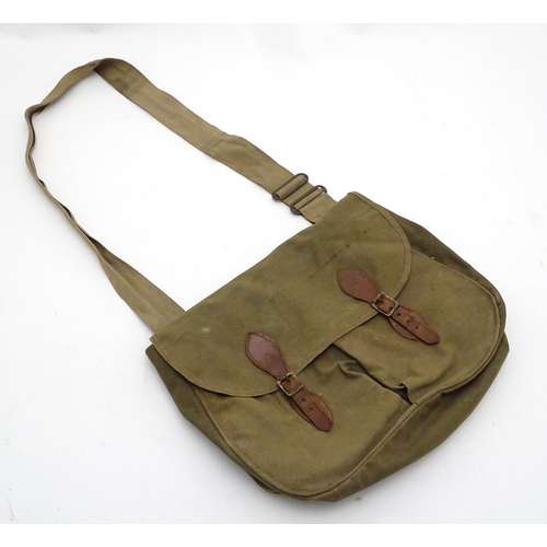 350 - Fishing : a vintage Green canvas like and leather fishing bag with removable liner , shoulder strap ... 