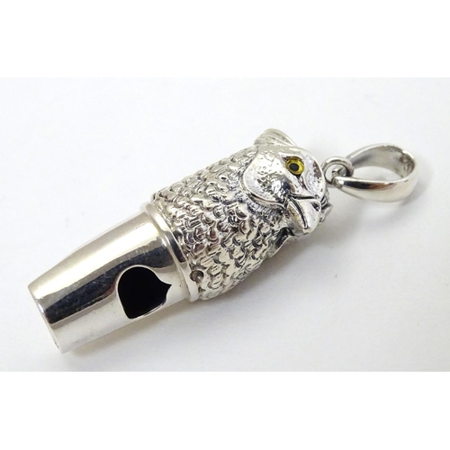 401 - Pheasant Shooting interest : A 21stC silver novelty whistle with pheasant head decoration 1 1/2'' hi... 