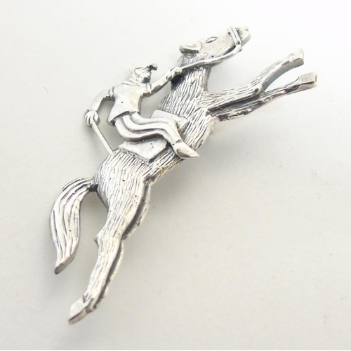 459 - A brooch formed as a racehorse and jockey. Approx 2'' long