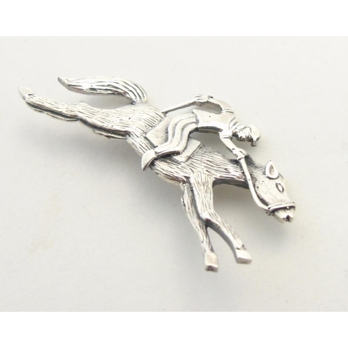 459 - A brooch formed as a racehorse and jockey. Approx 2'' long