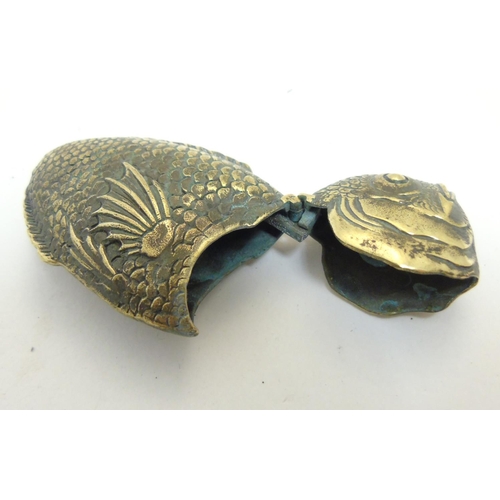 473 - A brass vesta case formed as a fish. Approx 2 1/2'' long