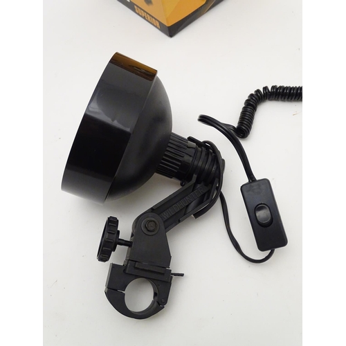 539 - Shooting: A Wildhunter 'night-eye' lamping torch/spotlight, variable beam, with clamp mount, for use... 