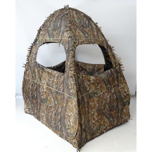 547 - Shooting: A pyramid 'pop up' shooting (decoying) hide, advantage timber camouflage finish overall, w... 