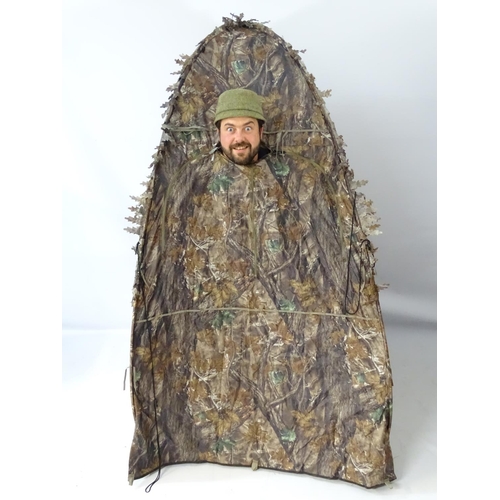 547 - Shooting: A pyramid 'pop up' shooting (decoying) hide, advantage timber camouflage finish overall, w... 