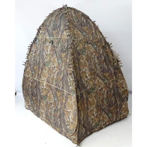 547 - Shooting: A pyramid 'pop up' shooting (decoying) hide, advantage timber camouflage finish overall, w... 