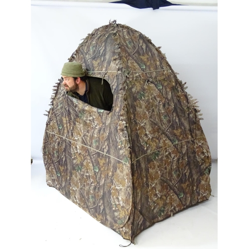 547 - Shooting: A pyramid 'pop up' shooting (decoying) hide, advantage timber camouflage finish overall, w... 