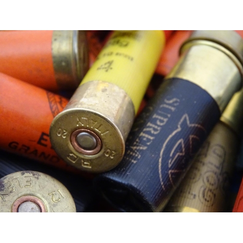 562 - Shooting: An assortment of c100 collectable, paper cased and modern 12 bore shotgun cartridges by El... 