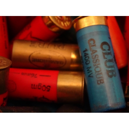 562 - Shooting: An assortment of c100 collectable, paper cased and modern 12 bore shotgun cartridges by El... 