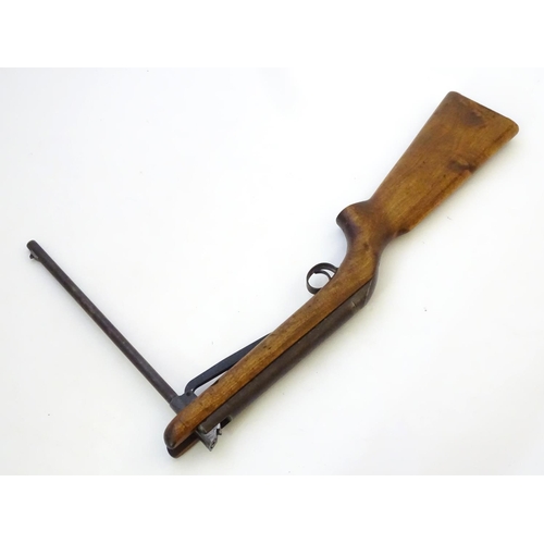 567 - Airgun: A 'Cadet' .177 break-action air rifle by BSA, Birmingham.  15'' barrel with open sights, wal... 