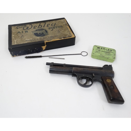 571 - Air Pistol : A boxed .177 pistol by Webley & Scott , Birmingham . ' Mark 1 ' model , having figured ... 