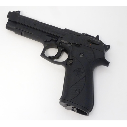 574 - Airgun: An 'AG92' .177/4.5mm CO2 multi-shot air pistol by Chiappa / Kimar, Italy. Based on the Beret... 