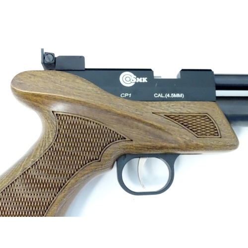 575 - Airgun: A 'CP1 Single' .177/4.5mm CO2 bolt-action air pistol by SMK, England.  9'' barrel fitted wit... 