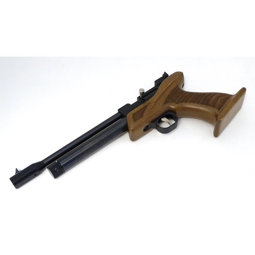 575 - Airgun: A 'CP1 Single' .177/4.5mm CO2 bolt-action air pistol by SMK, England.  9'' barrel fitted wit... 