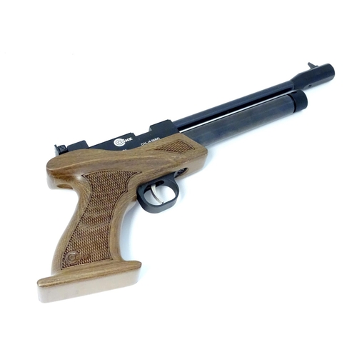 575 - Airgun: A 'CP1 Single' .177/4.5mm CO2 bolt-action air pistol by SMK, England.  9'' barrel fitted wit... 