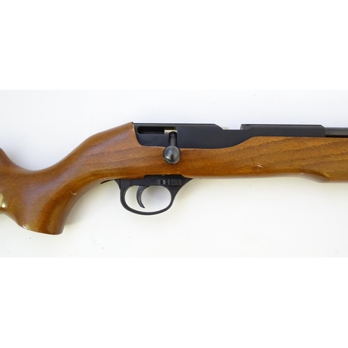 576 - Airgun: An 'XT501 Rabbit Destroyer' .22/5.5mm CO2 bolt-action air rifle by SMK, England.  21 3/4'' b... 