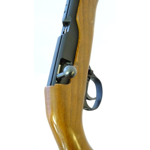 576 - Airgun: An 'XT501 Rabbit Destroyer' .22/5.5mm CO2 bolt-action air rifle by SMK, England.  21 3/4'' b... 