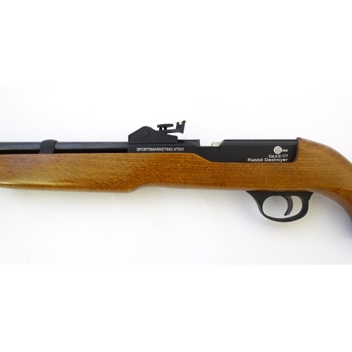 577 - Airgun: An 'XT501 Rabbit Destroyer' .22/5.5mm CO2 bolt-action air rifle by SMK, England.  21 3/4'' b... 