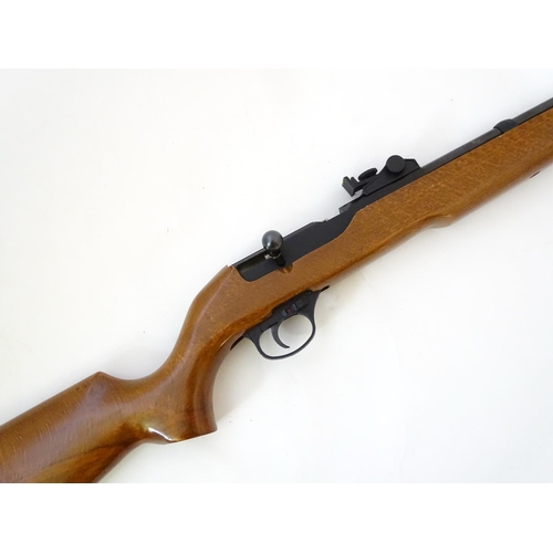 577 - Airgun: An 'XT501 Rabbit Destroyer' .22/5.5mm CO2 bolt-action air rifle by SMK, England.  21 3/4'' b... 