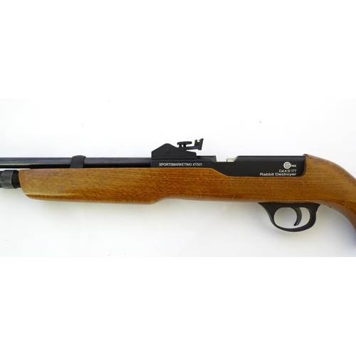 577 - Airgun: An 'XT501 Rabbit Destroyer' .22/5.5mm CO2 bolt-action air rifle by SMK, England.  21 3/4'' b... 