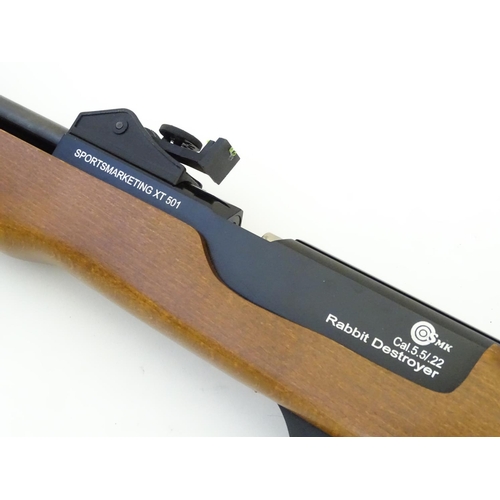 579 - Airgun: An 'XT501 Rabbit Destroyer' .22/5.5mm CO2 bolt-action air rifle by SMK, England.  21 3/4'' b... 