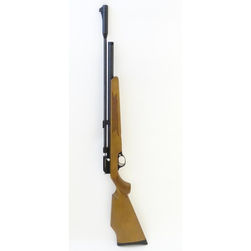 580 - Airgun: A 'PR900 Victory' .177/4.5mm pre-charged pneumatic air rifle by SMK, England.  22 1/2'' barr... 