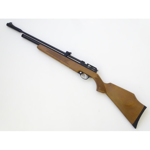 581 - Airgun: A 'PR900 Victory' .177/4.5mm pre-charged pneumatic air rifle by SMK, England.  22 1/2'' barr... 