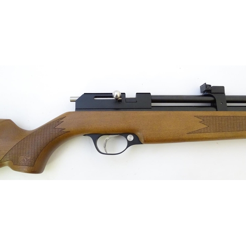 581 - Airgun: A 'PR900 Victory' .177/4.5mm pre-charged pneumatic air rifle by SMK, England.  22 1/2'' barr... 