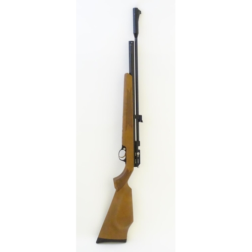 581 - Airgun: A 'PR900 Victory' .177/4.5mm pre-charged pneumatic air rifle by SMK, England.  22 1/2'' barr... 