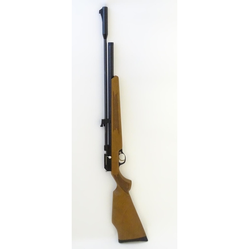 583 - Airgun: A 'PR900 Victoria' .177/4.5mm pre-charged pneumatic air rifle by SMK, England.  22 1/2'' bar... 