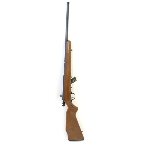 585 - Rimfire rifle: A 'Mark II' bolt-action .22LR rifle by Savage, USA. 20 3/4'' barrel, threaded for sou... 