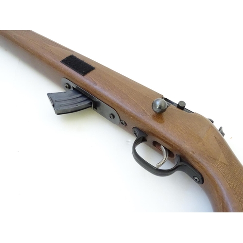 585 - Rimfire rifle: A 'Mark II' bolt-action .22LR rifle by Savage, USA. 20 3/4'' barrel, threaded for sou... 