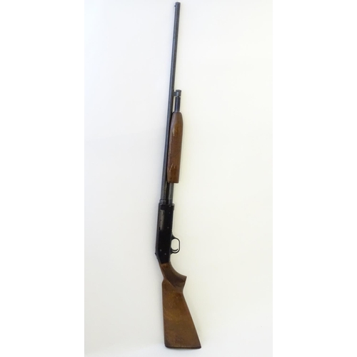 597 - Shotgun: A '500E' .410 pump-action shotgun by Mossberg, USA. 26'' ribless fixed choke barrel with 3'... 