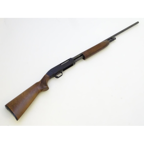 597 - Shotgun: A '500E' .410 pump-action shotgun by Mossberg, USA. 26'' ribless fixed choke barrel with 3'... 