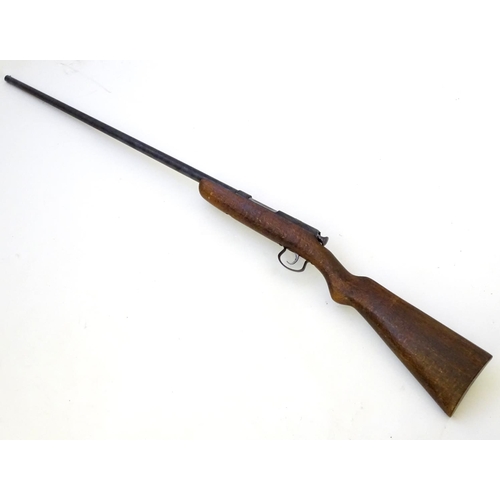 601 - Shotgun: A .410 bolt-action gun by Webley & Scott, Birmingham. 25 1/2'' fixed choke barrel with 2 1/... 