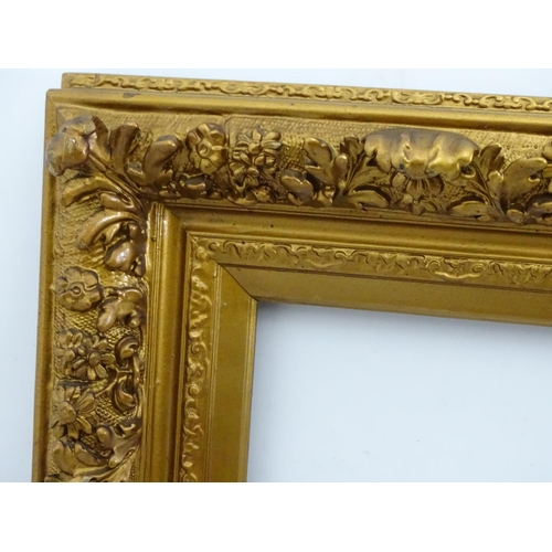 182 - Frame : A fine quality English Victorian picture frame with high relief of Acanthus and flowers, ove... 