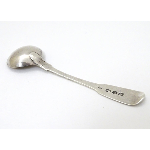 124 - A Geo III silver fiddle pattern salt spoon hallmarked London 1815 maker SH 3 3/4'' long