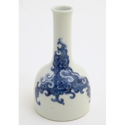 14 - A Chinese blue and white bottle vase with a stylised, scrolling cloud pattern. Character marks to ba... 