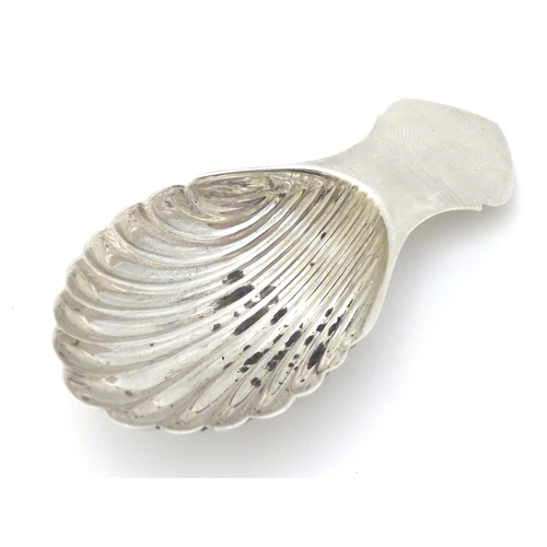 176 - A silver caddy spoon with shell formed bowl. Hallmarked Birmingham 1972 maker Turner & Simpson 3 1/4... 