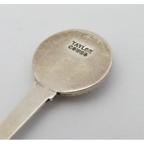 178 - Lawn Bowls Interest : A silver teaspoon with image to handle depicting a bowls player. Hallmarked Bi... 