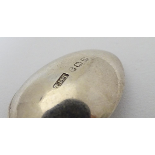 178 - Lawn Bowls Interest : A silver teaspoon with image to handle depicting a bowls player. Hallmarked Bi... 