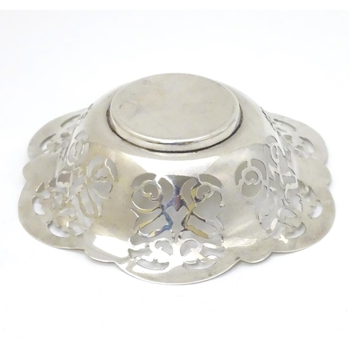 179 - An Irish silver bon bon dish with pierced decoration, hallmarked Dublin 1973 maker HB ( with mark to... 