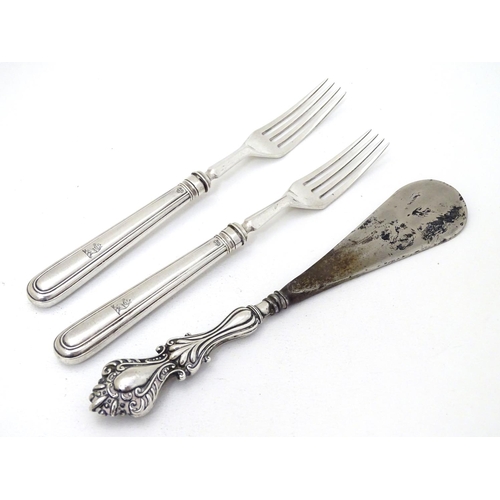 230 - A silver handled shoe horn hallmarked Chester 1904 and 2 silver handled fruit forks hallmarked Londo... 