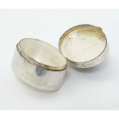 231 - A pair of silver salts hallmarked Chester 1900 together with a pair of salt spoons hallmarked 1901 m... 