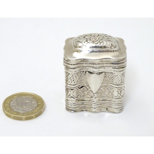 239 - A 19thC Dutch silver peppermint / comfit / loderein box  1 ½'' high (16g)