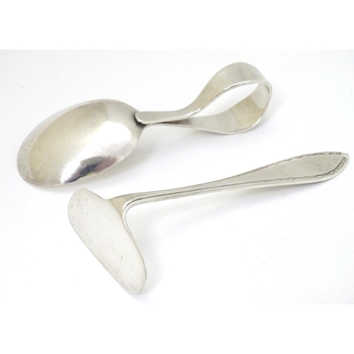 256 - A silver child's spoon and pusher hallmarked 1927 maker Arthur Price & Co. (36g)